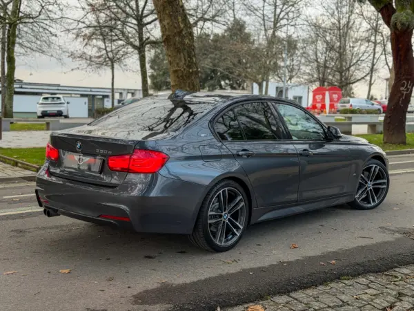 BMW 330 e iPerformance Pack M 8