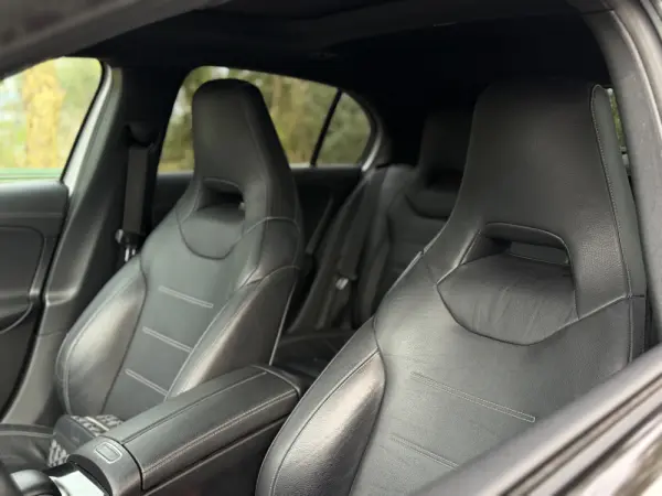 Mercedes-Benz A 180 d 7G-DCT AMG Line 13