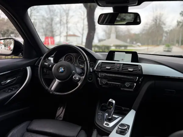 BMW 330 e iPerformance Pack M 17