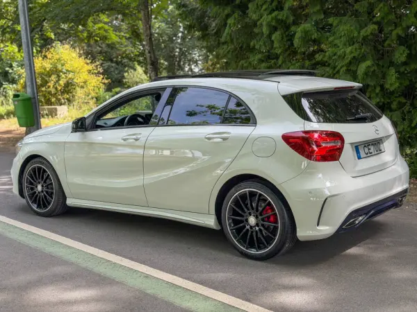 Mercedes-Benz A 180 d AMG Line 6