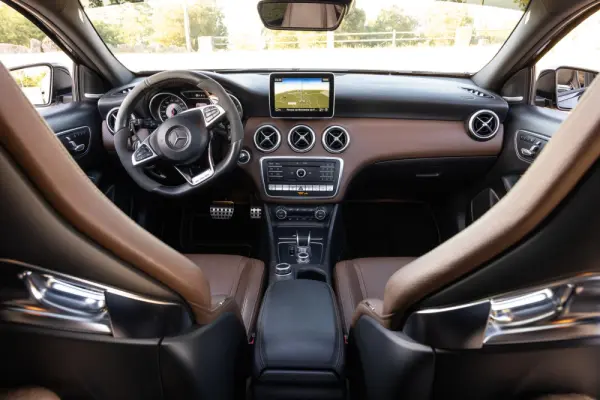 Mercedes-Benz A 45 AMG 4Matic Speedshift 7G-DCT 18