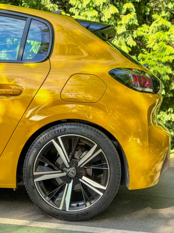 Peugeot 208 Allure 8