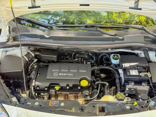 Opel Corsa Outro 8