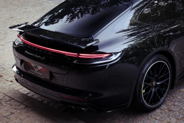 Porsche Panamera 4