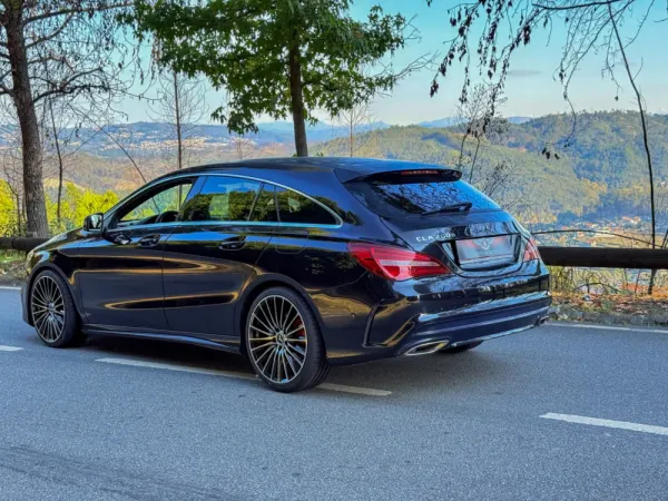 Mercedes-Benz CLA 200 d Shooting Brake AMG Line Aut. 4