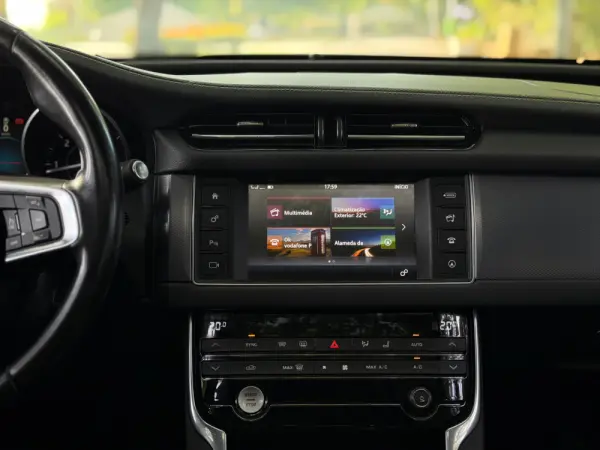 Jaguar XF 15