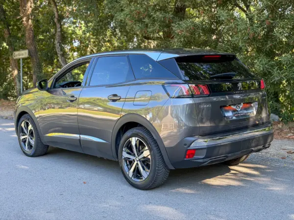 Peugeot 3008 1.6 Hybrid Allure e-EAT8 6