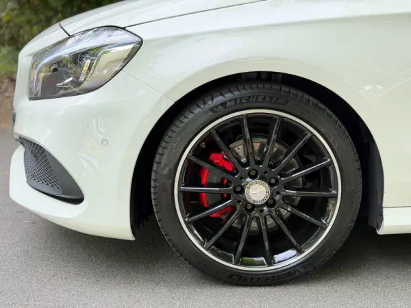 Mercedes-Benz A 180 d AMG Line 3