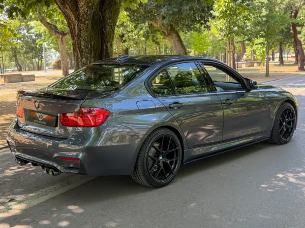 BMW 318 SPORT AUTO 9