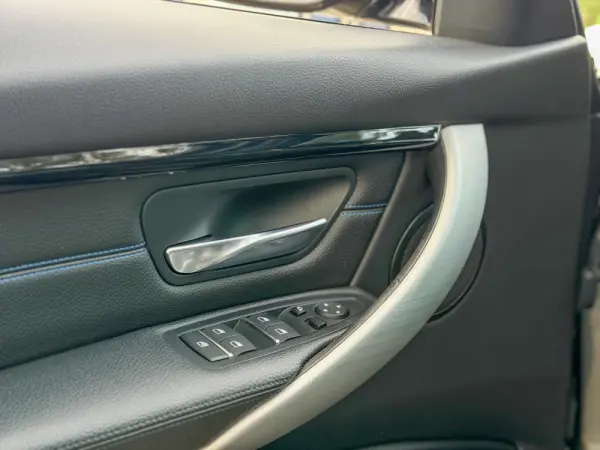 BMW 330 e iPerformance Pack M 14