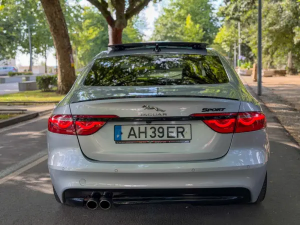 Jaguar XF 8