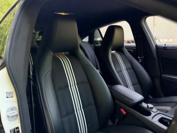 Mercedes-Benz CLA 220 (CDI) d 7G-DCT AMG Line 12