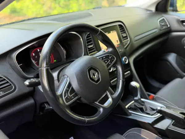 Renault Mégane 1.5 Blue dCi Intens EDC 9