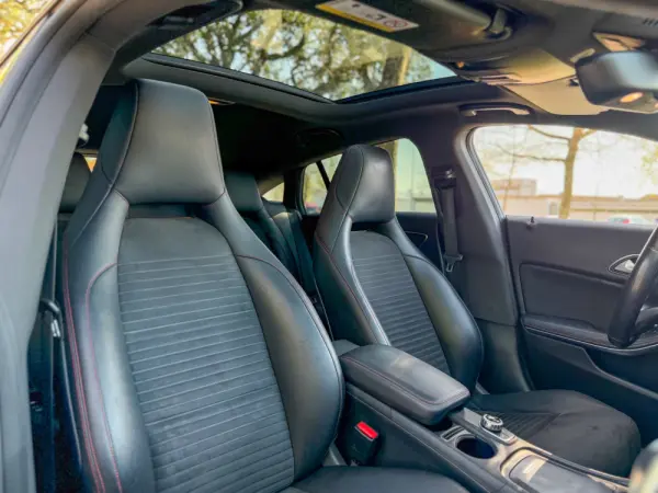 Mercedes-Benz CLA 200 d 7G-DCT AMG Line 13