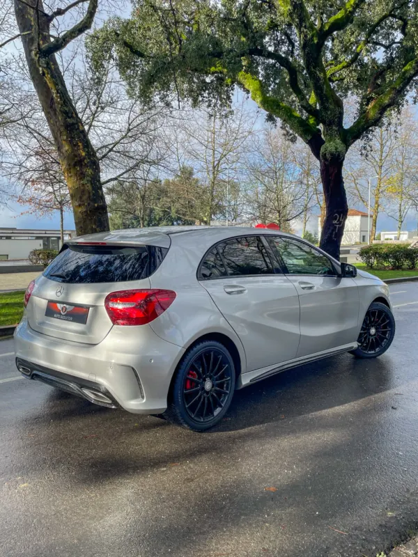 Mercedes-Benz A 180 d AMG Line 9