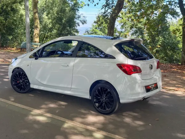 Opel Corsa Outro 7