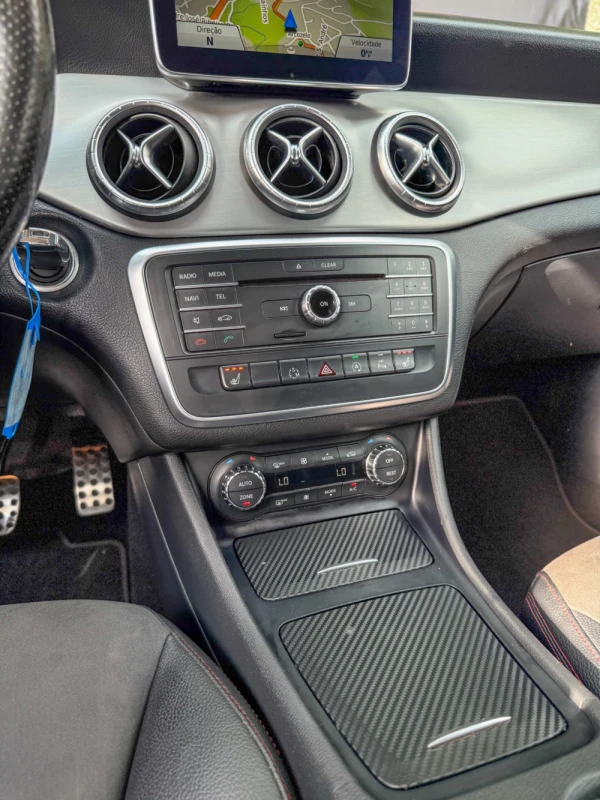 Mercedes-Benz CLA 200 d Shooting Brake AMG Line Aut. 13