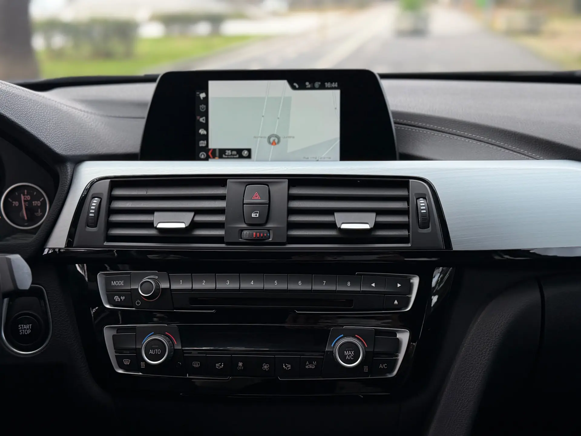 BMW 330 e iPerformance Pack M 18