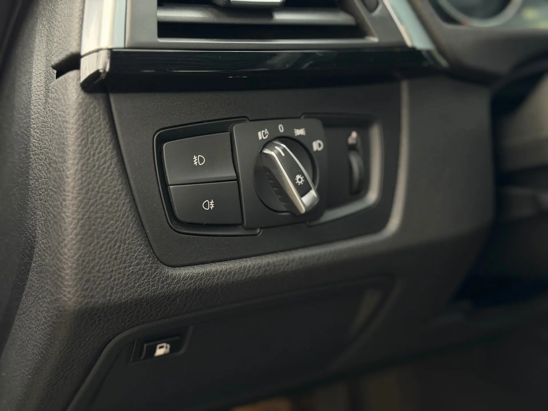 BMW 330 e iPerformance Pack M 15