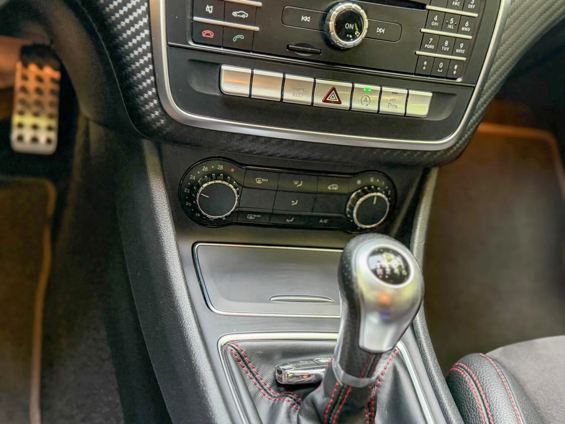 Mercedes-Benz A 180 d AMG Line 13