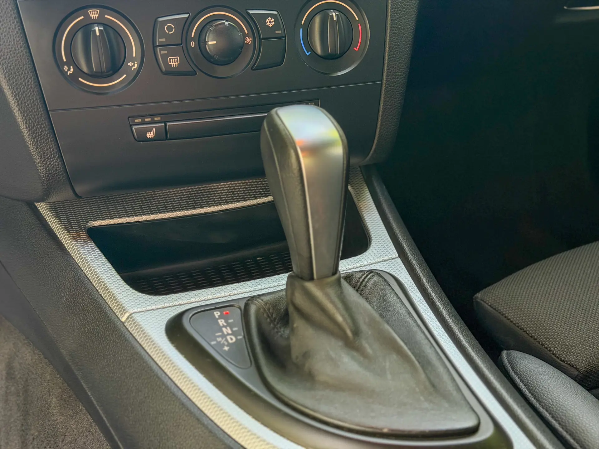 BMW 123 d DPF Aut. Edition Sport 12