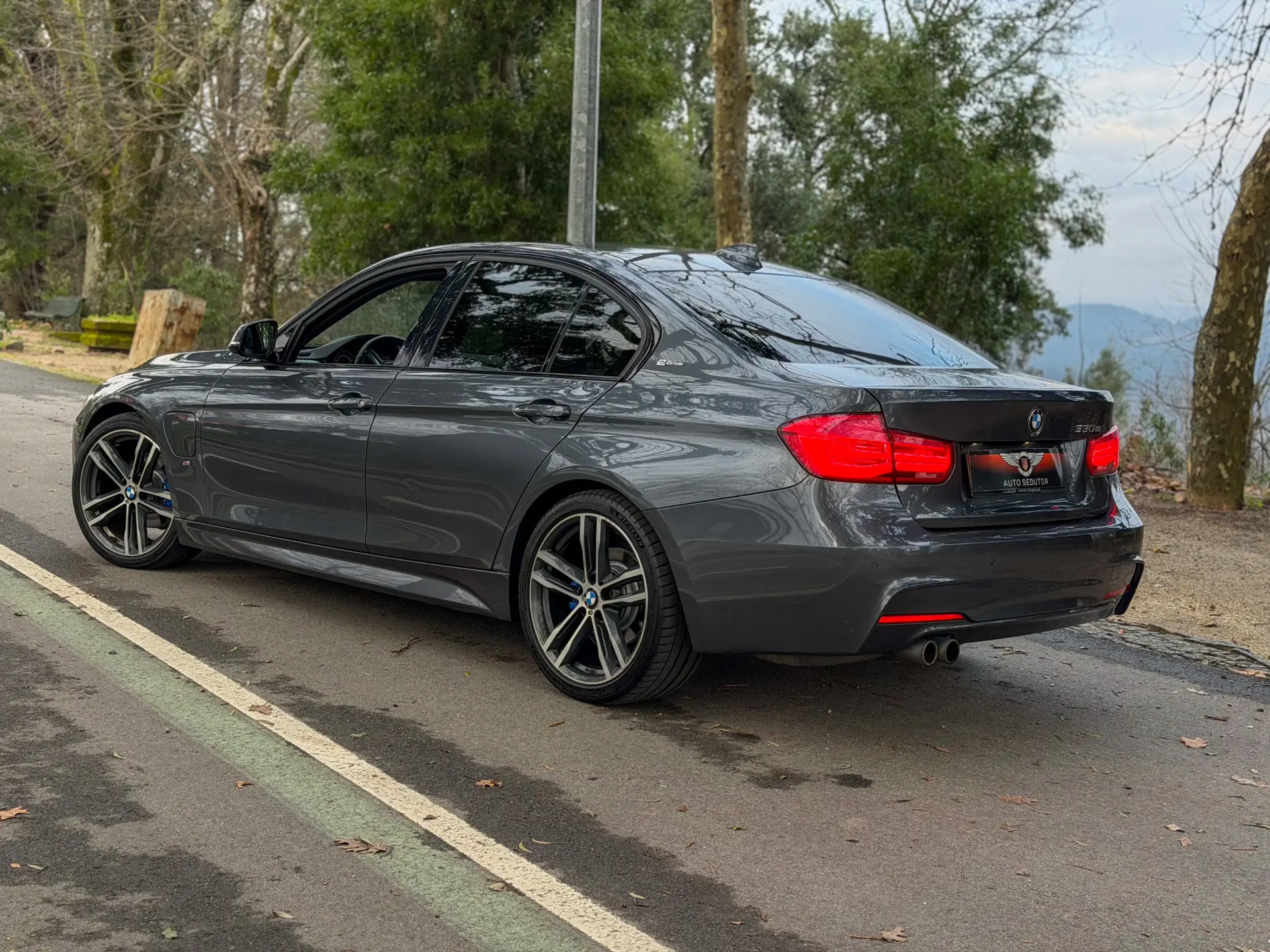 BMW 330 e iPerformance Pack M 11