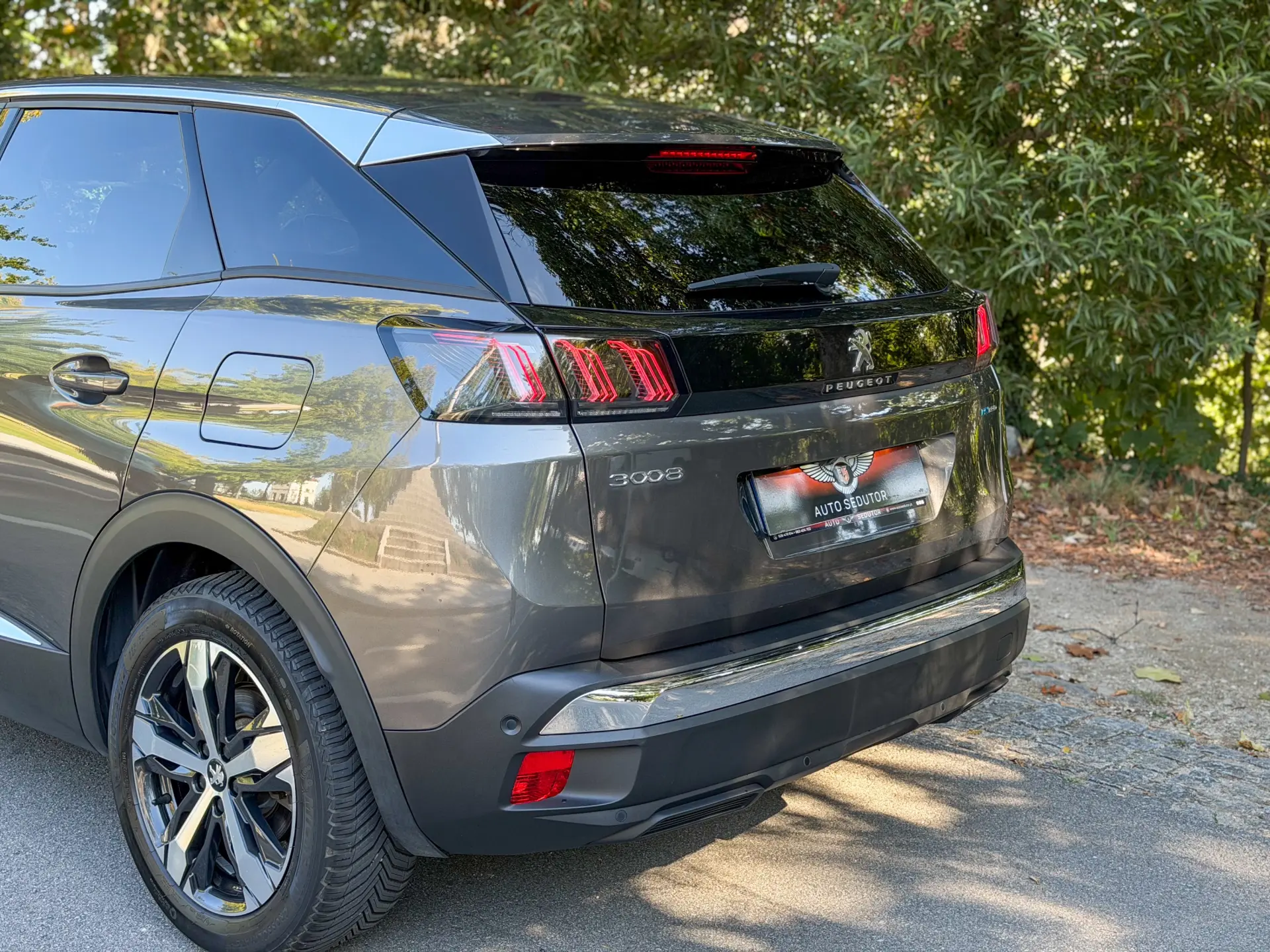 Peugeot 3008 1.6 Hybrid Allure e-EAT8 9
