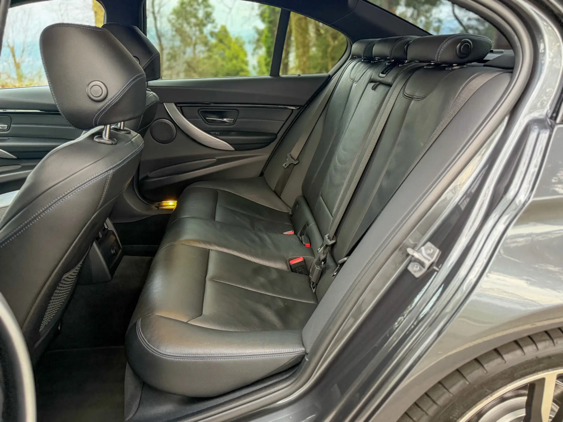 BMW 330 e iPerformance Pack M 16