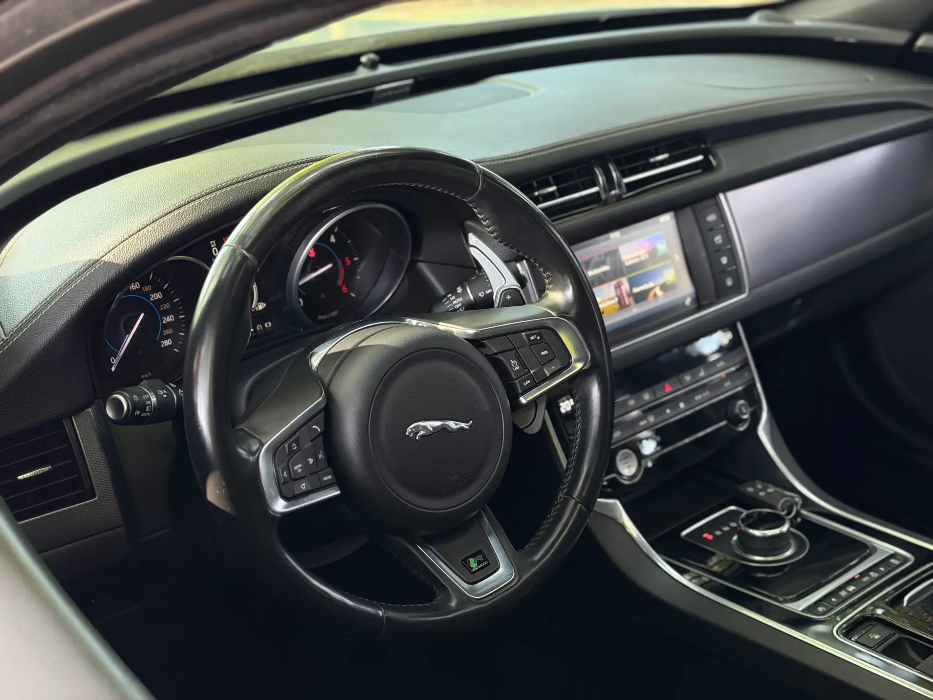 Jaguar XF 9