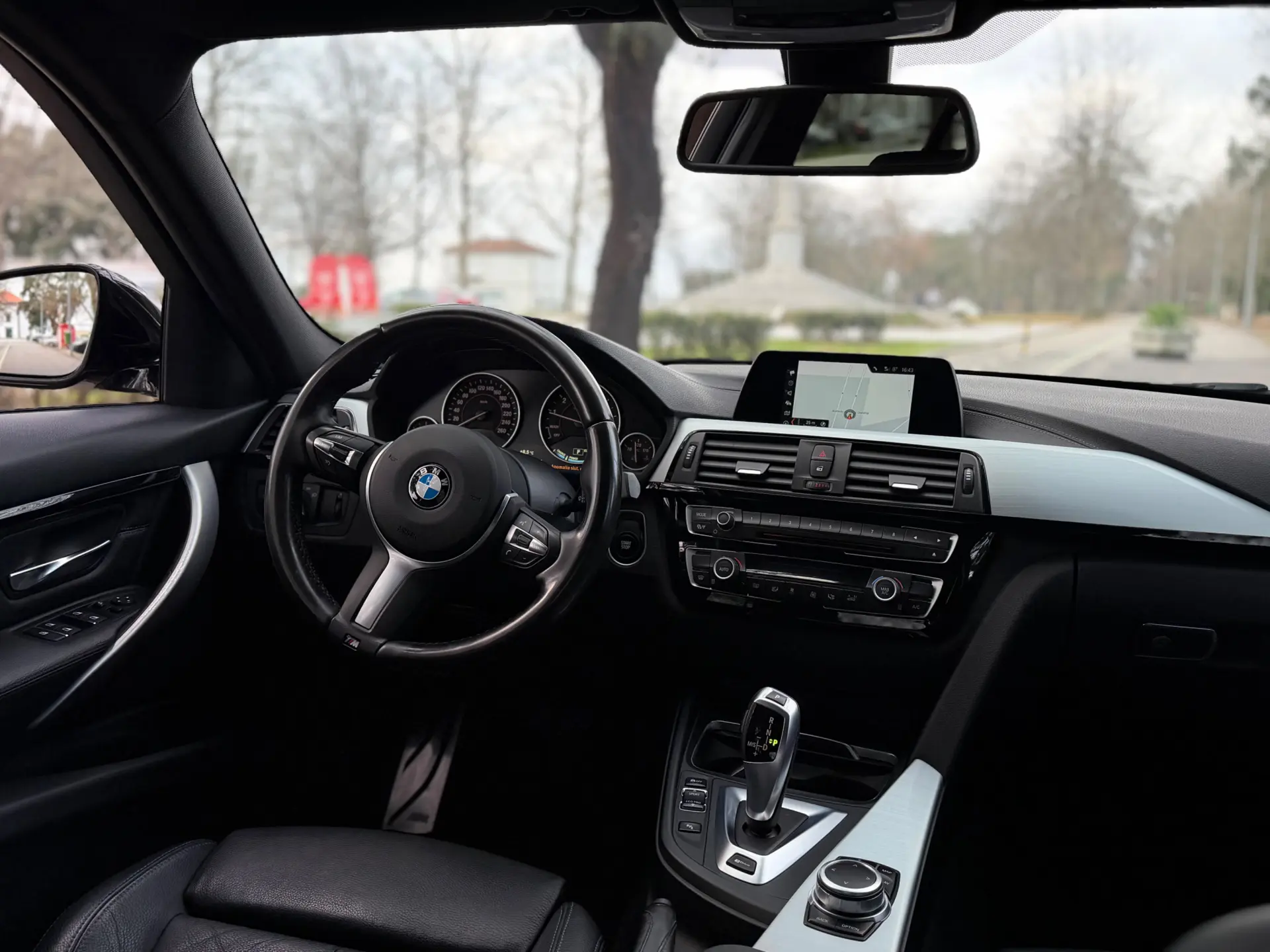 BMW 330 e iPerformance Pack M 17