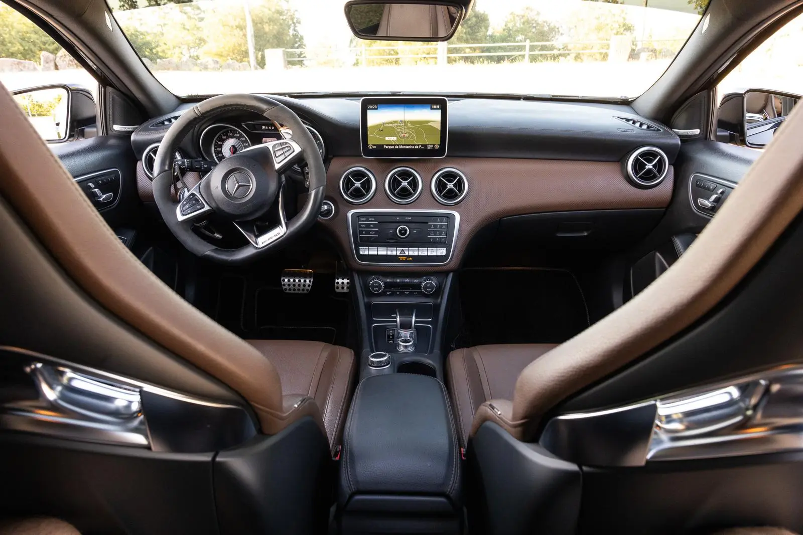 Mercedes-Benz A 45 AMG 4Matic Speedshift 7G-DCT 18