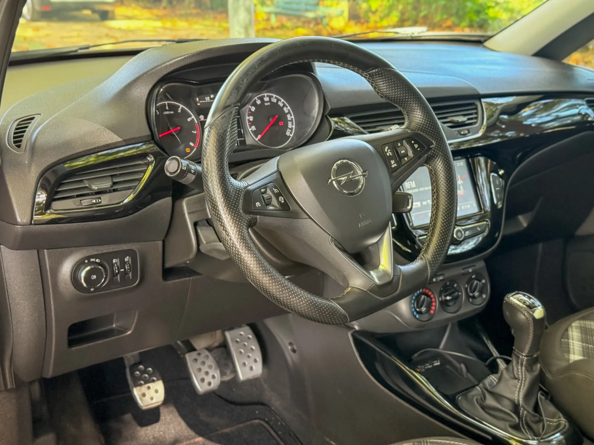 Opel Corsa Outro 12