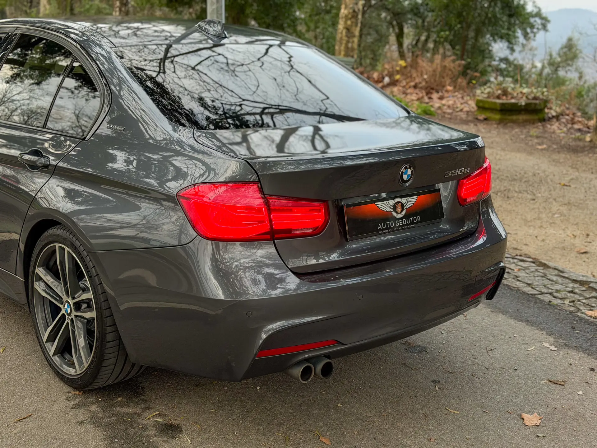 BMW 330 e iPerformance Pack M 10