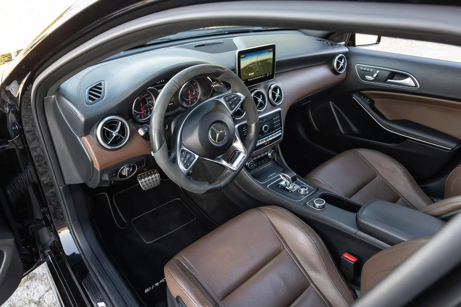 Mercedes-Benz A 45 AMG 4Matic Speedshift 7G-DCT 14