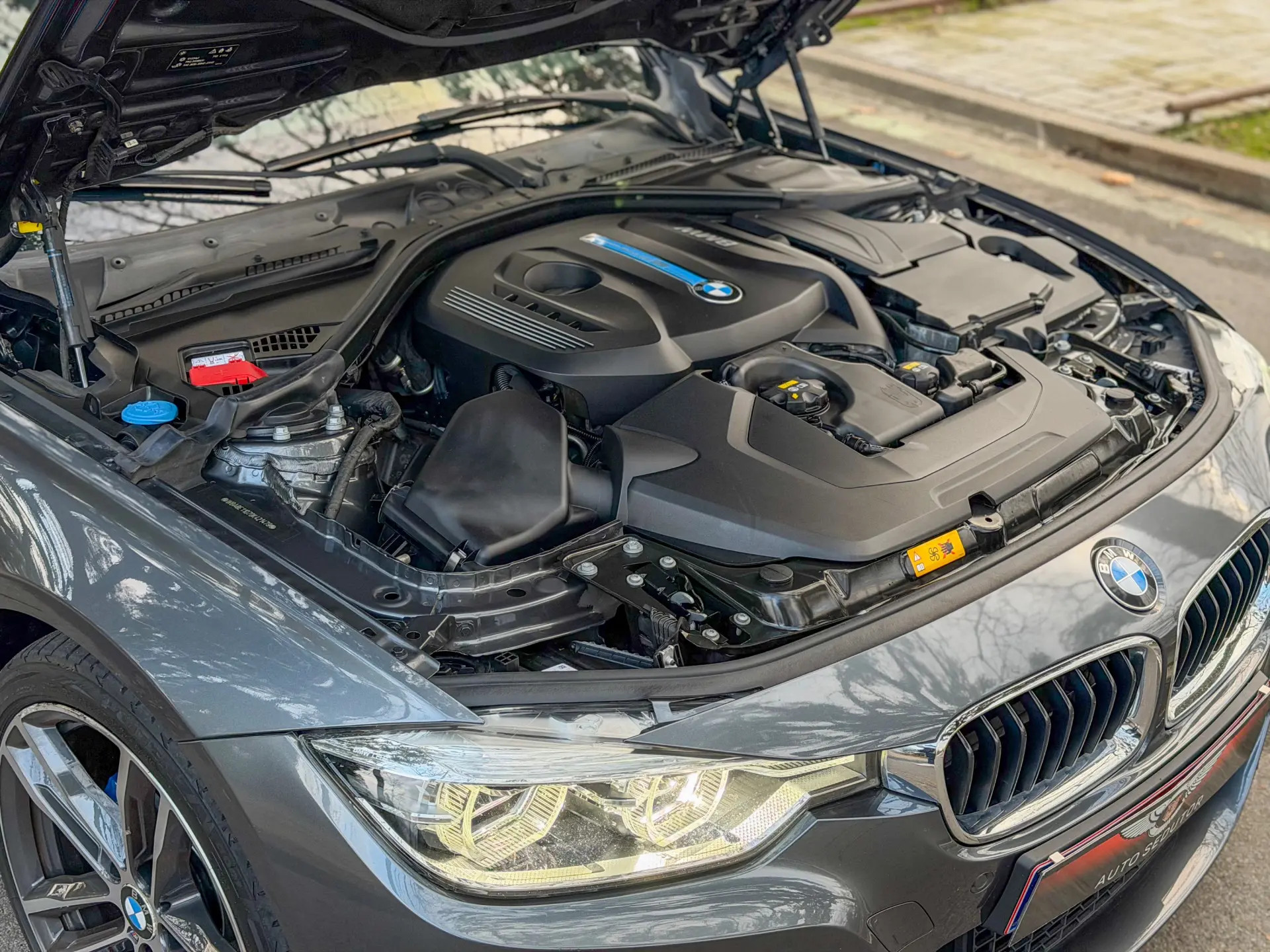 BMW 330 e iPerformance Pack M 7