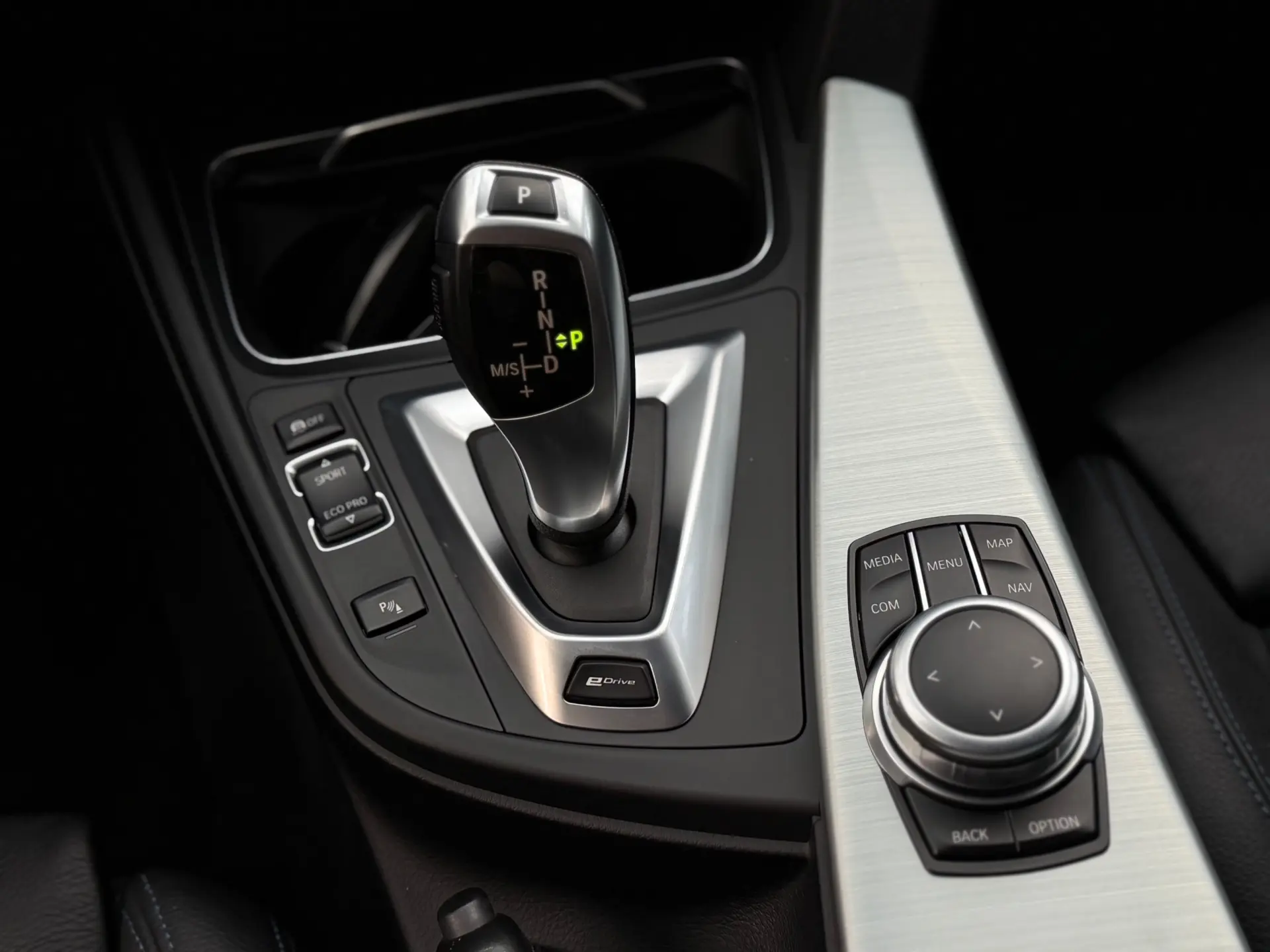 BMW 330 e iPerformance Pack M 19