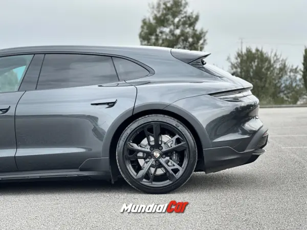 Porsche Taycan Cross Turismo 4 22