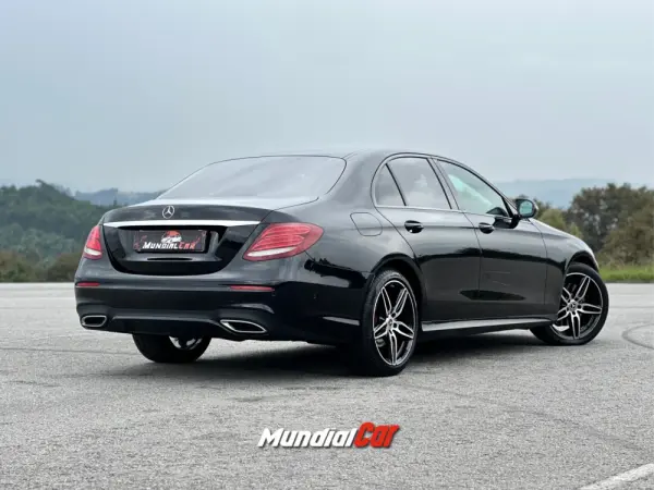 Mercedes-Benz E 220 d AMG Line 2