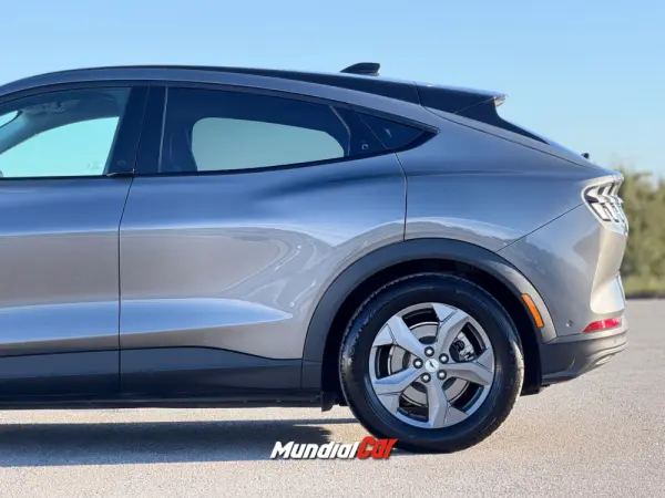 Ford Mustang Mach-E Standard Range RWD 21
