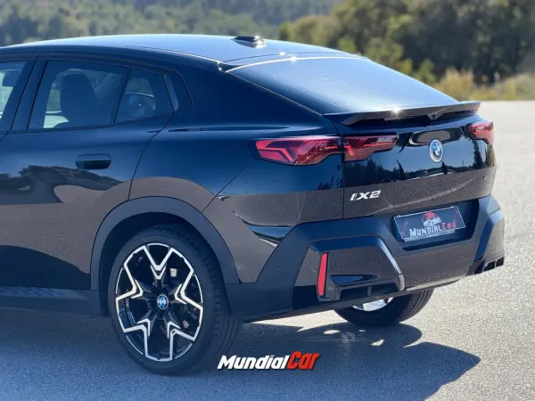 BMW iX2 eDrive20 18