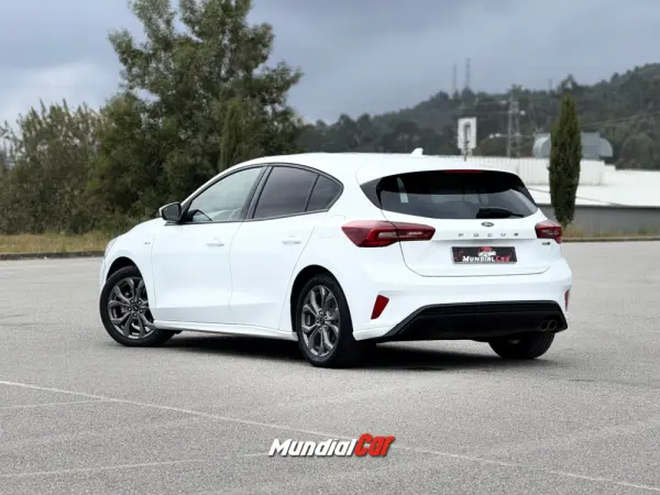 Ford Focus 1.0 EcoBoost MHEV ST-Line 16