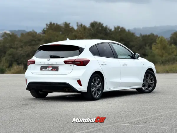 Ford Focus 1.0 EcoBoost MHEV ST-Line 2
