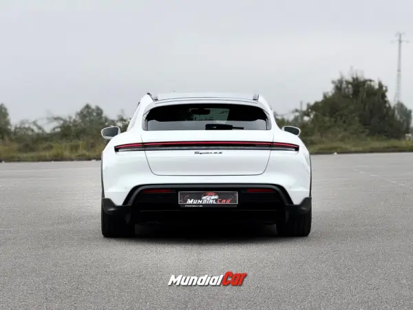 Porsche Taycan Cross Turismo 4S 5