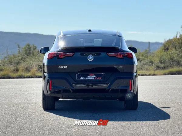 BMW iX2 eDrive20 6