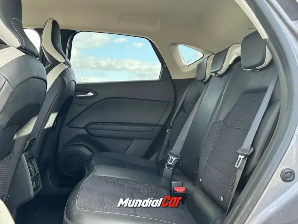 Renault Captur 1.6 Hybrid E-Tech Intens 11