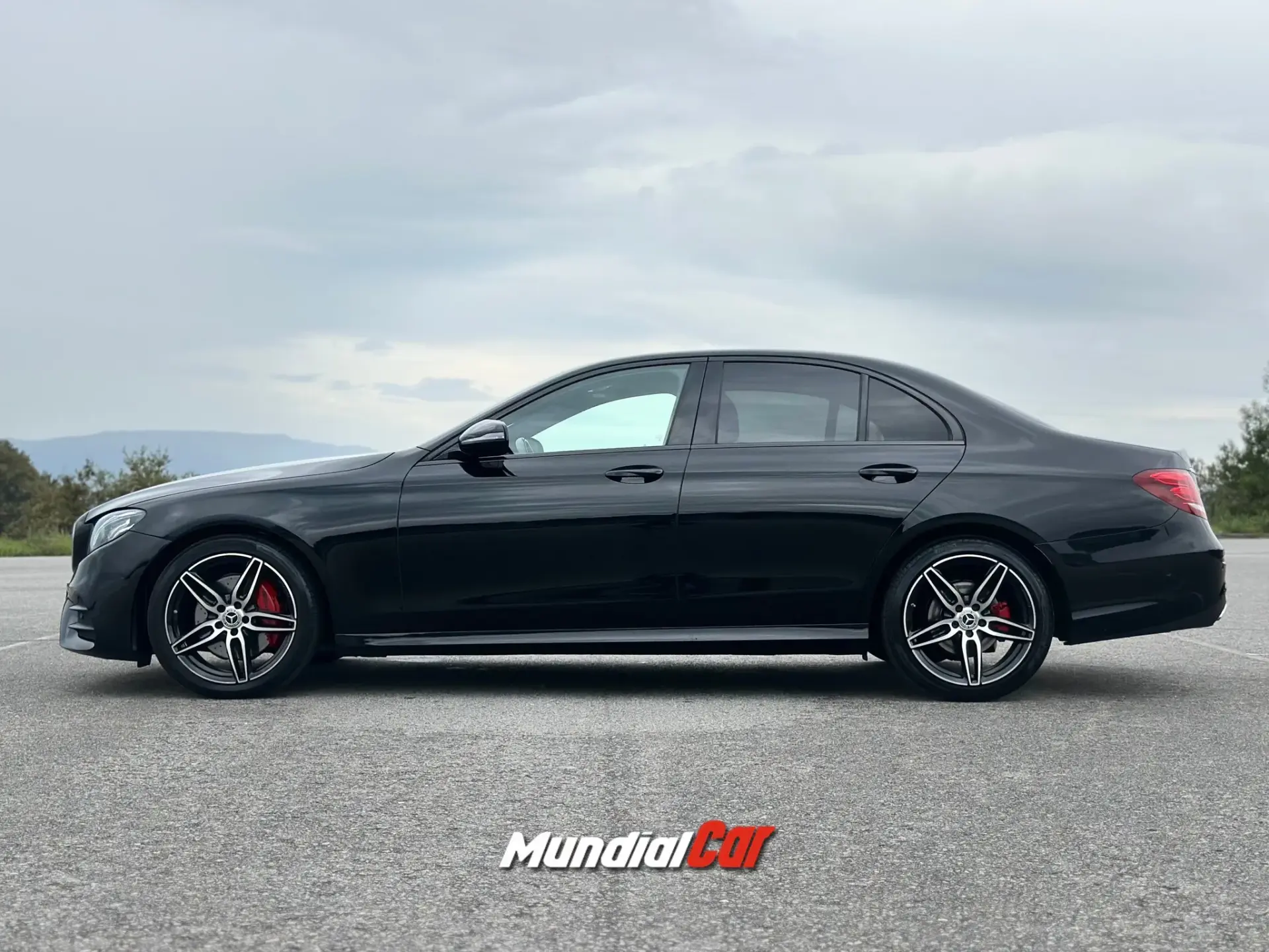 Mercedes-Benz E 220 d AMG Line 3