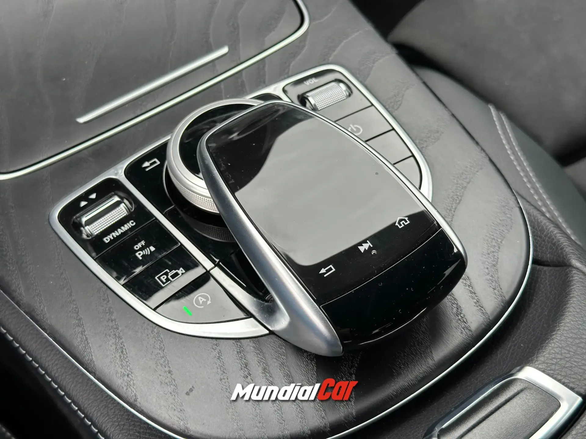 Mercedes-Benz E 220 d AMG Line 14