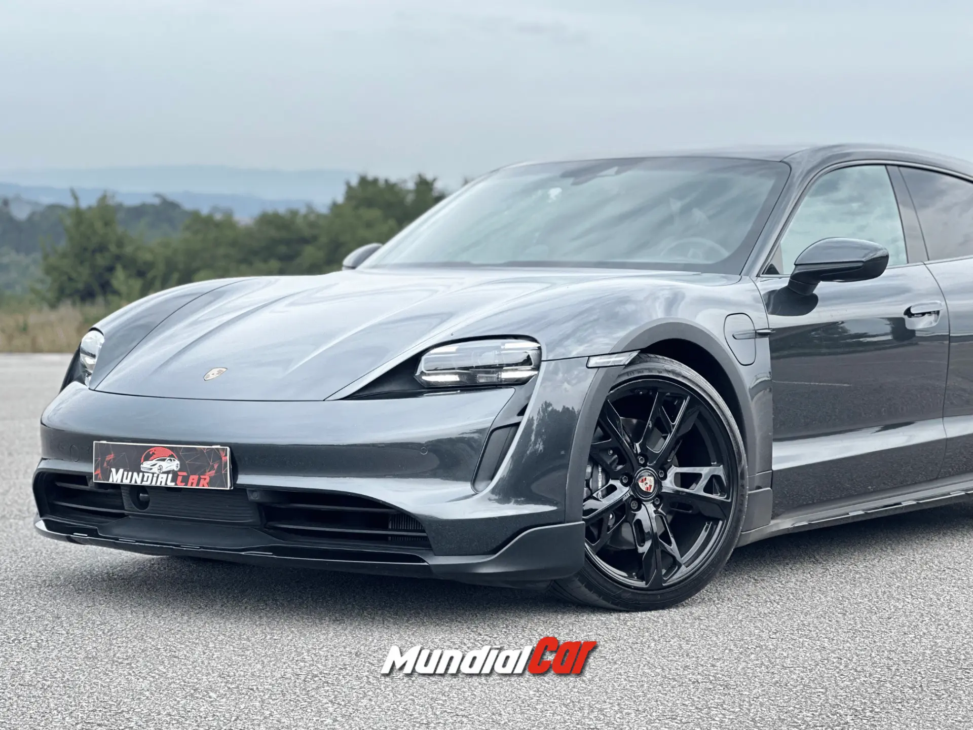 Porsche Taycan Cross Turismo 4 18