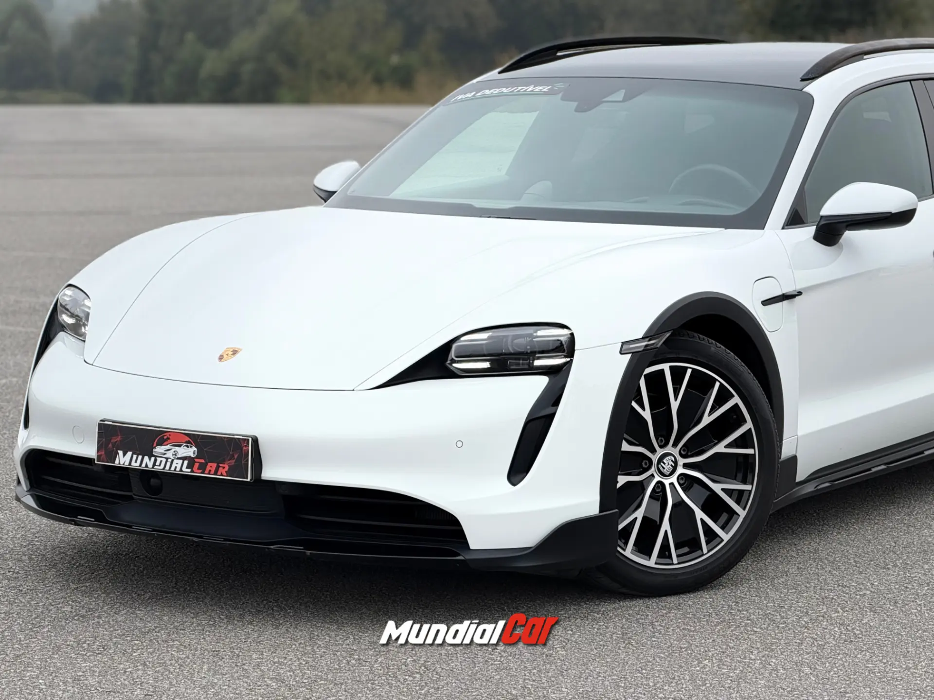 Porsche Taycan Cross Turismo 4S 31