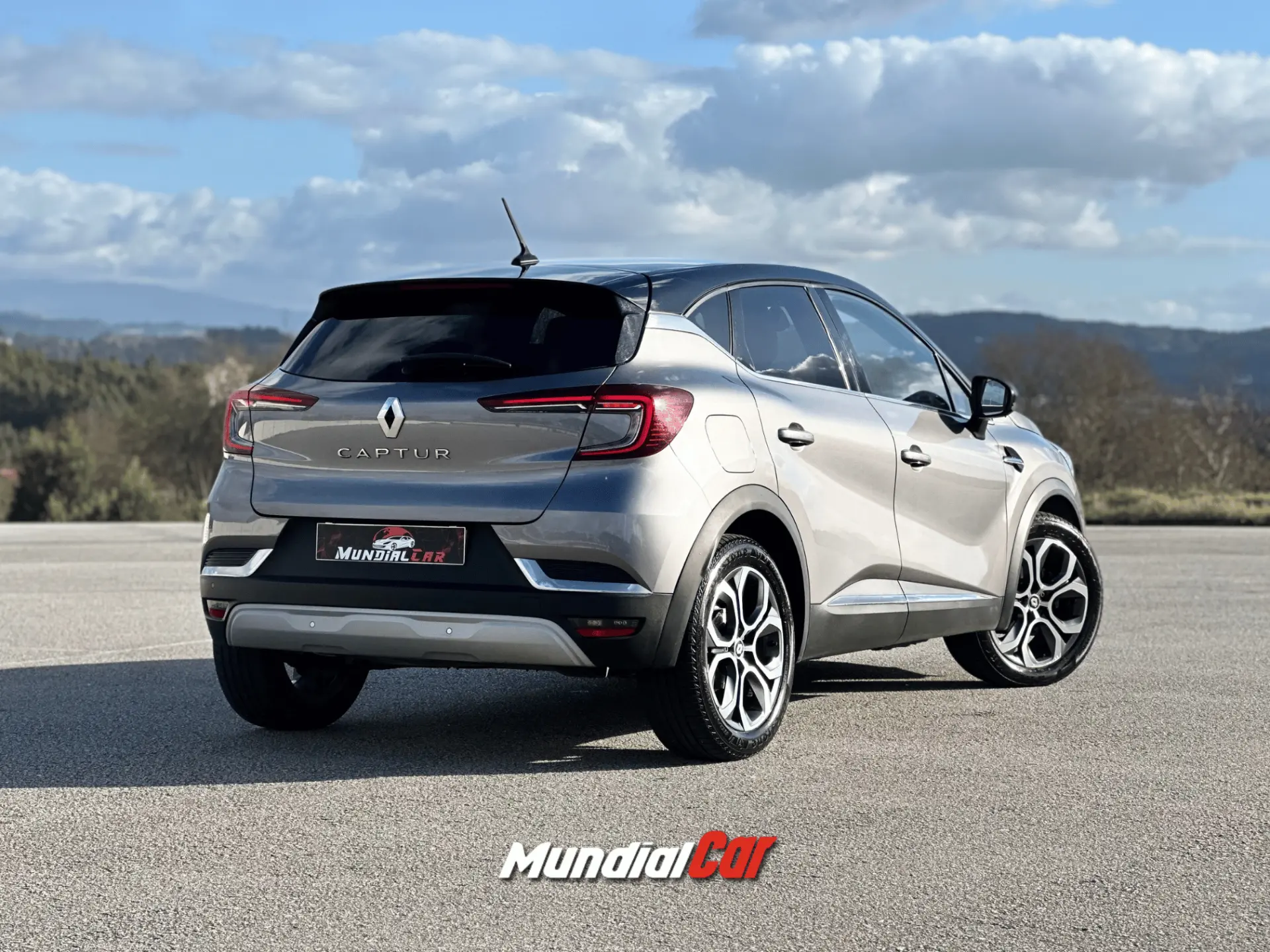 Renault Captur 1.6 Hybrid E-Tech Intens 2
